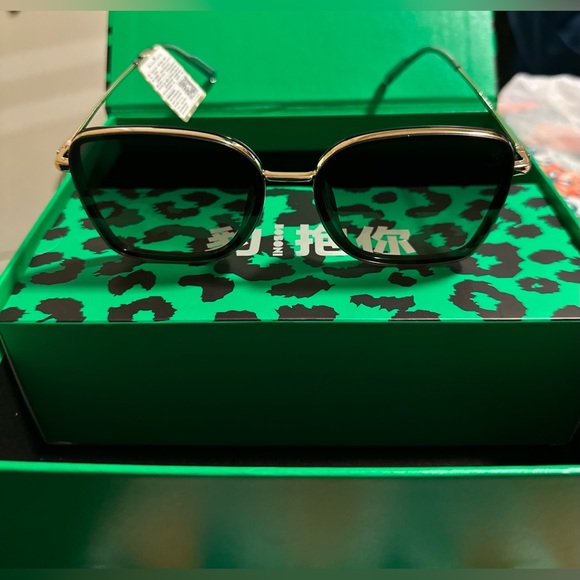Helen Keller Embrace Leopard Hug You Sunglasses H2216 N06 Genuine New with/Tags - Picture 1 of 16
